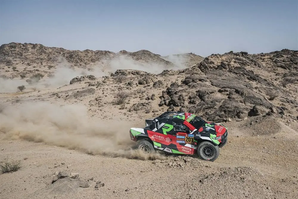 Dakar 2025 | Giorno 2: Yazeed Al Rajhi guida la prima metà della tappa di quarantotto ore. Guai per Sainz, Loeb e Quintero