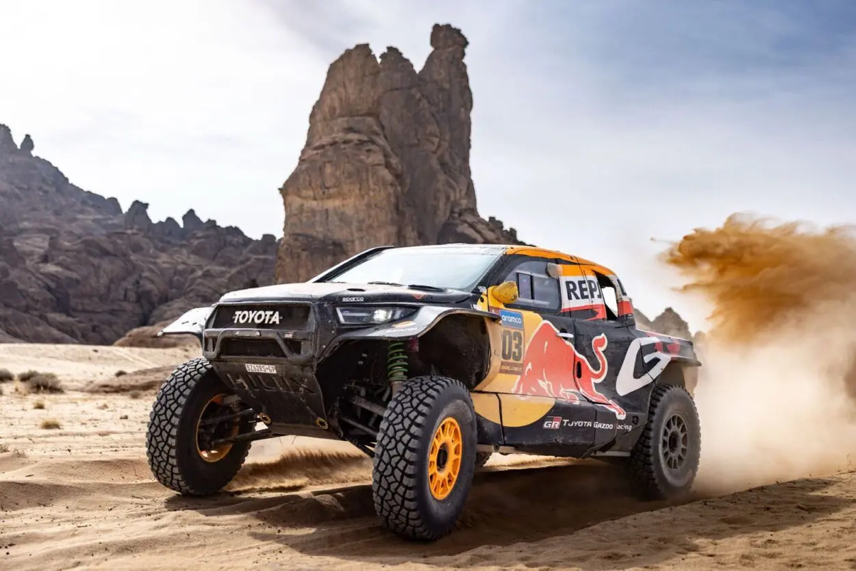 Dakar 2025 | Giorno 8: Lucas Moraes vince nel labirinto desertico di Al Duwadimi, Lategan ed Al Rajhi appaiati in classifica