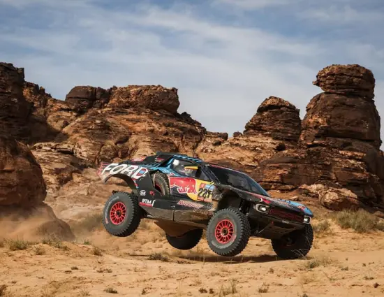 Dakar 2025 | Giorno 11: Nani Roma scrive la storia con il primo successo di tappa dopo dieci anni, prima affermazione per la Ford