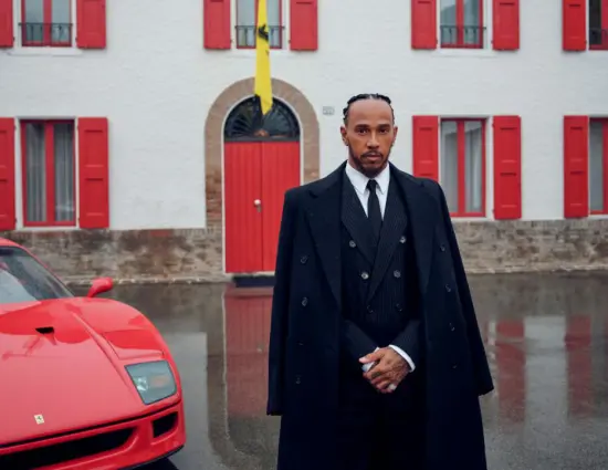 F1 | Ferrari, Lewis Hamilton è sbarcato a Maranello: “Una parte di me ha sempre custodito il sogno di guidare in rosso”