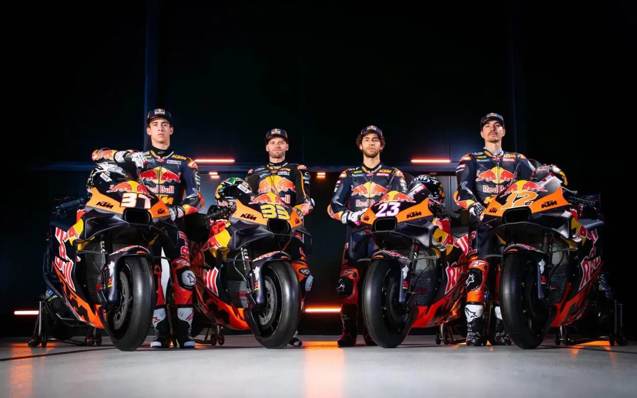 MotoGP | KTM presenta la stagione 2025 di Factory e Tech3: oltre a Binder e Acosta, i nuovi arrivi Bastianini e Vinales