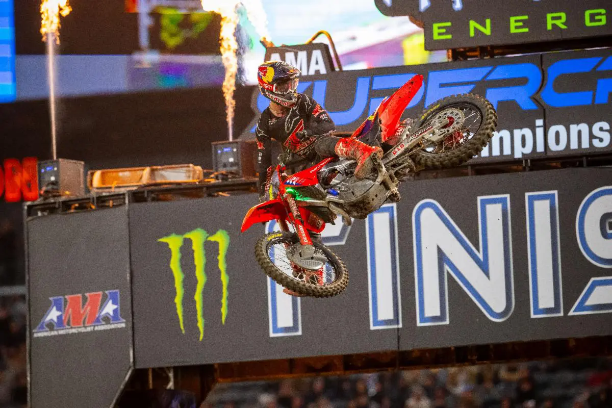 Supercross | Anaheim #2 2025, Jett Lawrence: “Bisognava essere pazienti in queste condizioni”