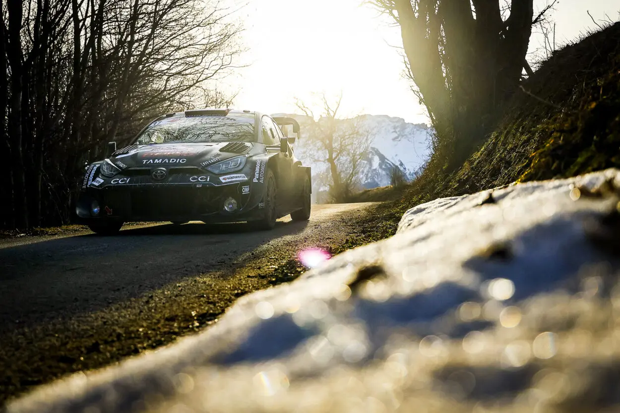 WRC | Rally di Montecarlo 2025, PS4-9: Ogier risale in vetta, doppia uscita per Neuville