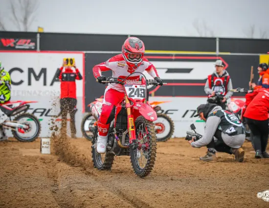 Tim Gajser domina sotto la pioggia di Mantova nell’apertura degli Internazionali d’Italia 2025