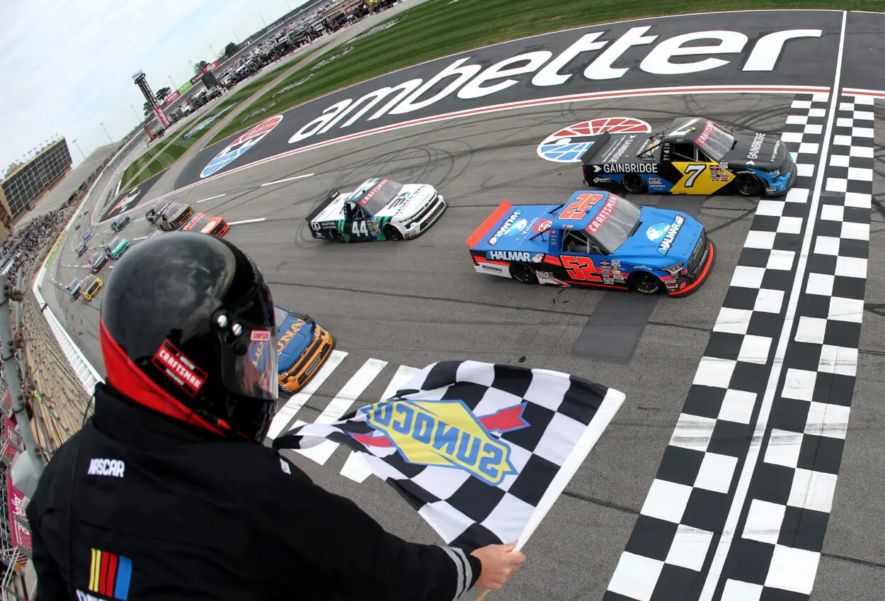 NASCAR | Truck Series, Atlanta: Kyle Busch vince la gara per l’ottava volta battendo al fotofinish Friesen