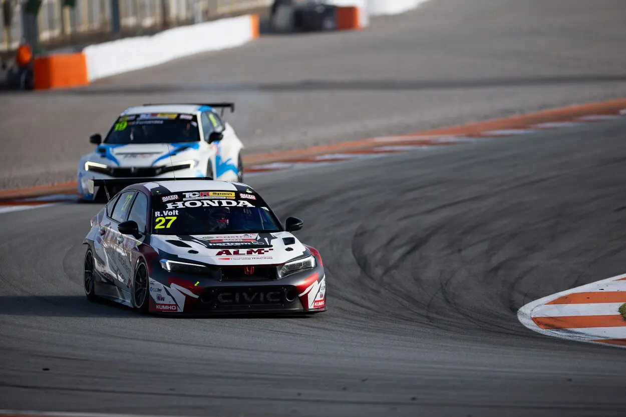 TCR Spain | Pre-Season Valencia 2025, Gara 2: sfilata di Volt che chiude a bottino pieno l’evento pre-campionato
