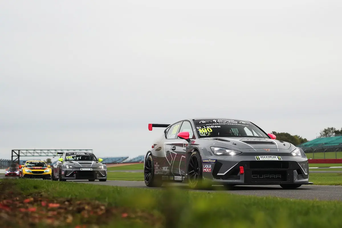 TCR Spain | Sam e Steve Laidlaw presenti a Valencia per il weekend pre-season