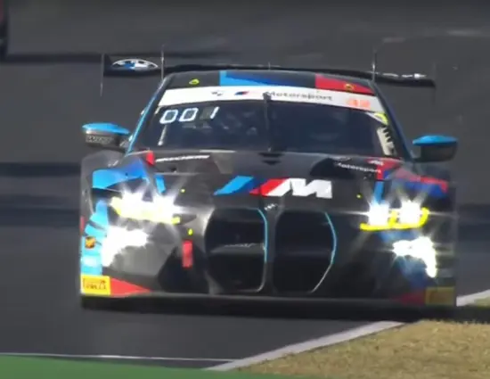 12h di Bathurst 2025: doppietta WRT, vince la BMW #32 dei fratelli van der Linde e Farfus sulla #46 di Marciello, Weerts e Rossi (con DT). Sette Safety Car