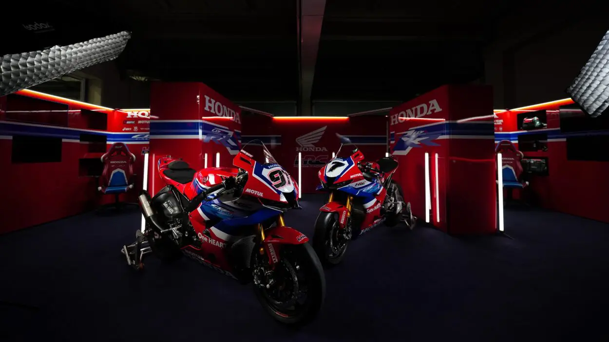 SBK | Presentata la Honda CBR1000RR-R e la nuova livrea HRC del 2025. Iker Lecuona e Xavi Vierge insieme per il quarto anno consecutivo