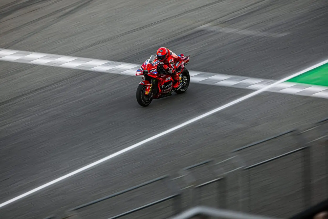 MotoGP | GP Thailandia 2025, FP1: Marc Márquez fa sua la prima sessione di libere della classe regina