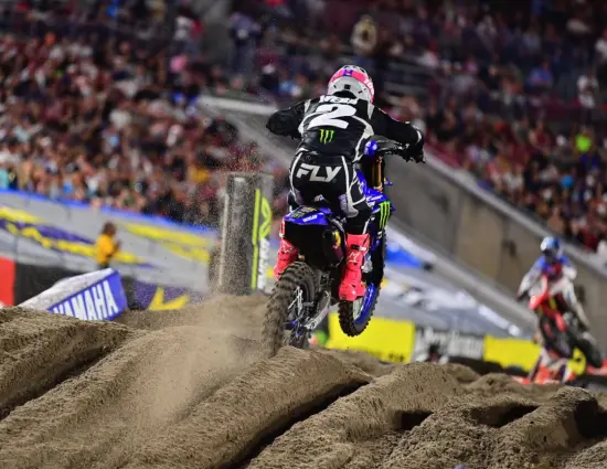 Supercross | Prima vittoria stagionale per Webb a Detroit, battuto Roczen