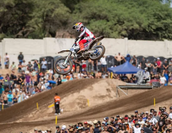 MX2 | GP Argentina 2025: Längenfelder inciampa due volte, de Wolf conquista la vittoria