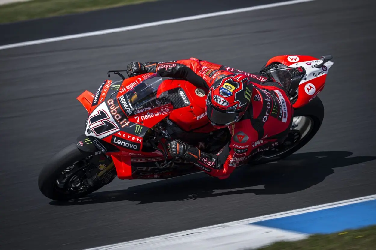 SBK | Round Portogallo 2025, FP1: Nicolò Bulega anticipa (di pochissimo) Bautista e Bassani