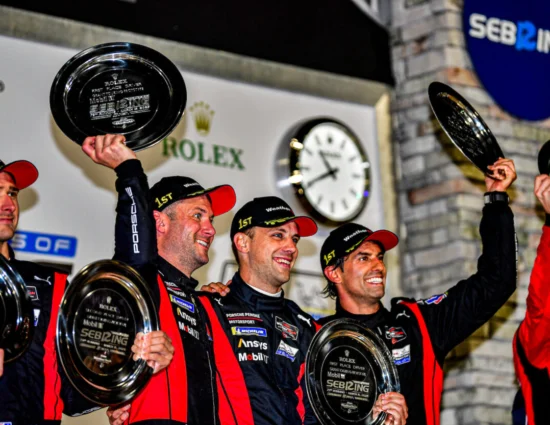 IMSA | 12 Ore di Sebring 2025, la gara: Porsche Penske si aggiudica una doppietta, la #7 vince la gara. Tandy conquista la Triple Crown dell’Endurance