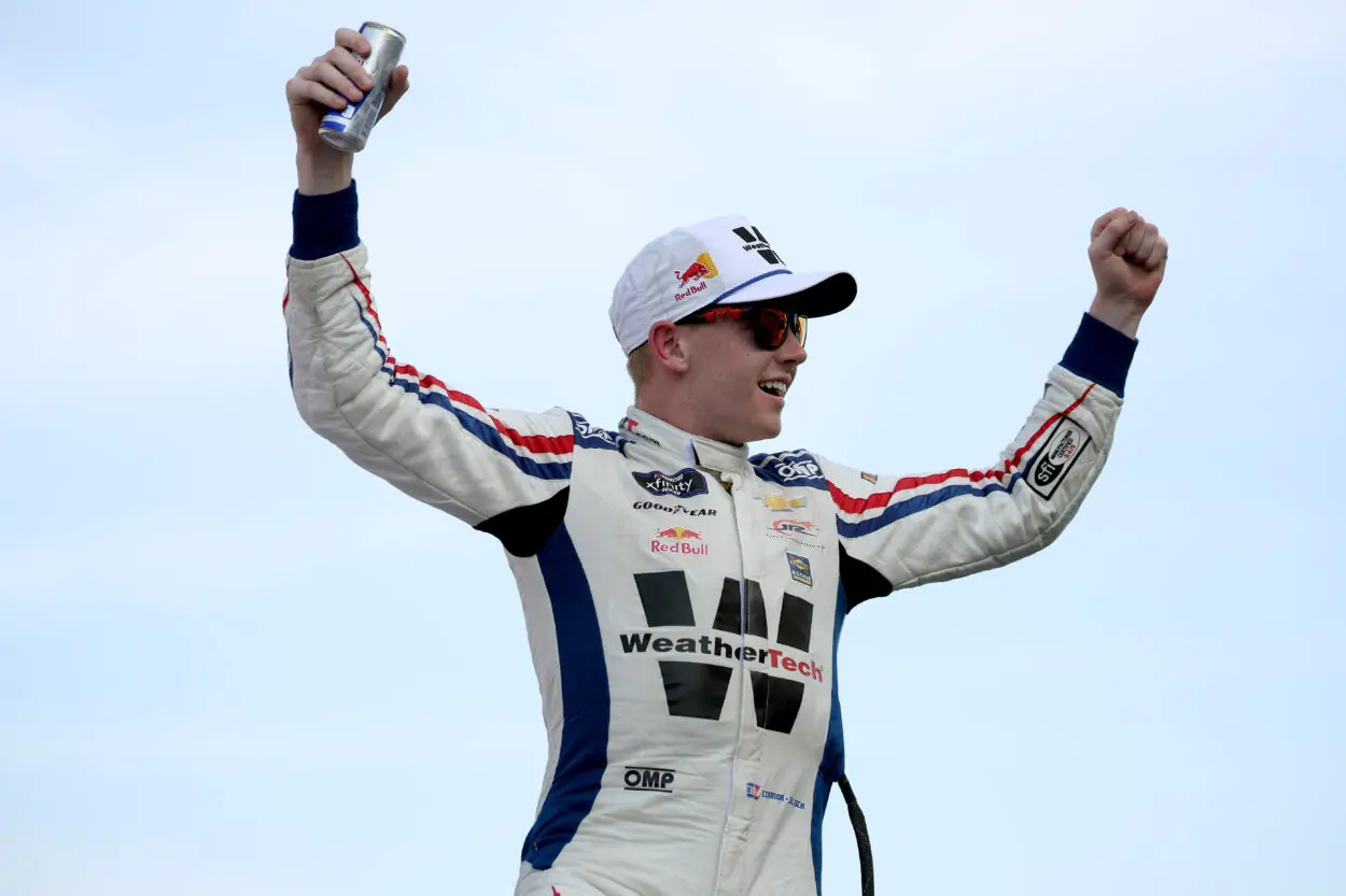 NASCAR | Xfinity Series, COTA 2025: Connor Zilisch vince la prima gara stagionale fra mille imprevisti