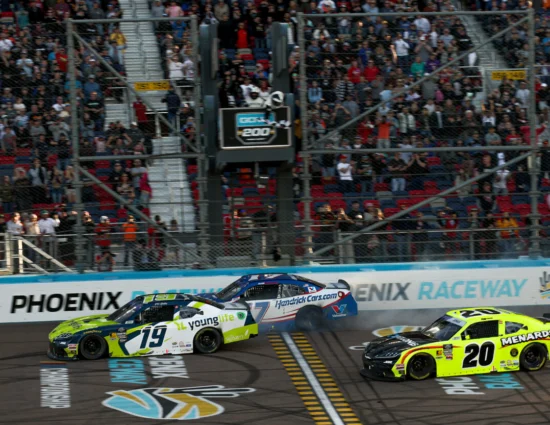 NASCAR | Xfinity Series, Phoenix #1 2025: Allgaier beffato dall’OT, Almirola batte di forza Bowman