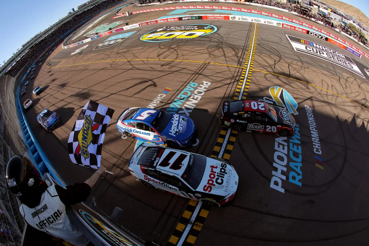 NASCAR | Cup Series, Phoenix #1 2025: Christopher Bell beffa Hamlin e conquista la sua terza vittoria consecutiva