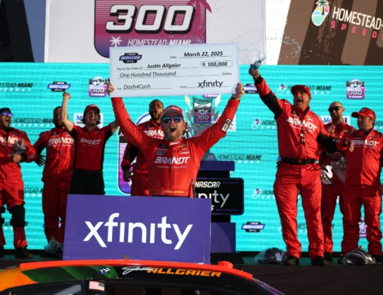NASCAR | Xfinity Series, Homestead-Miami 2025: Larson beffato dalla caution, vittoria per Allgaier!
