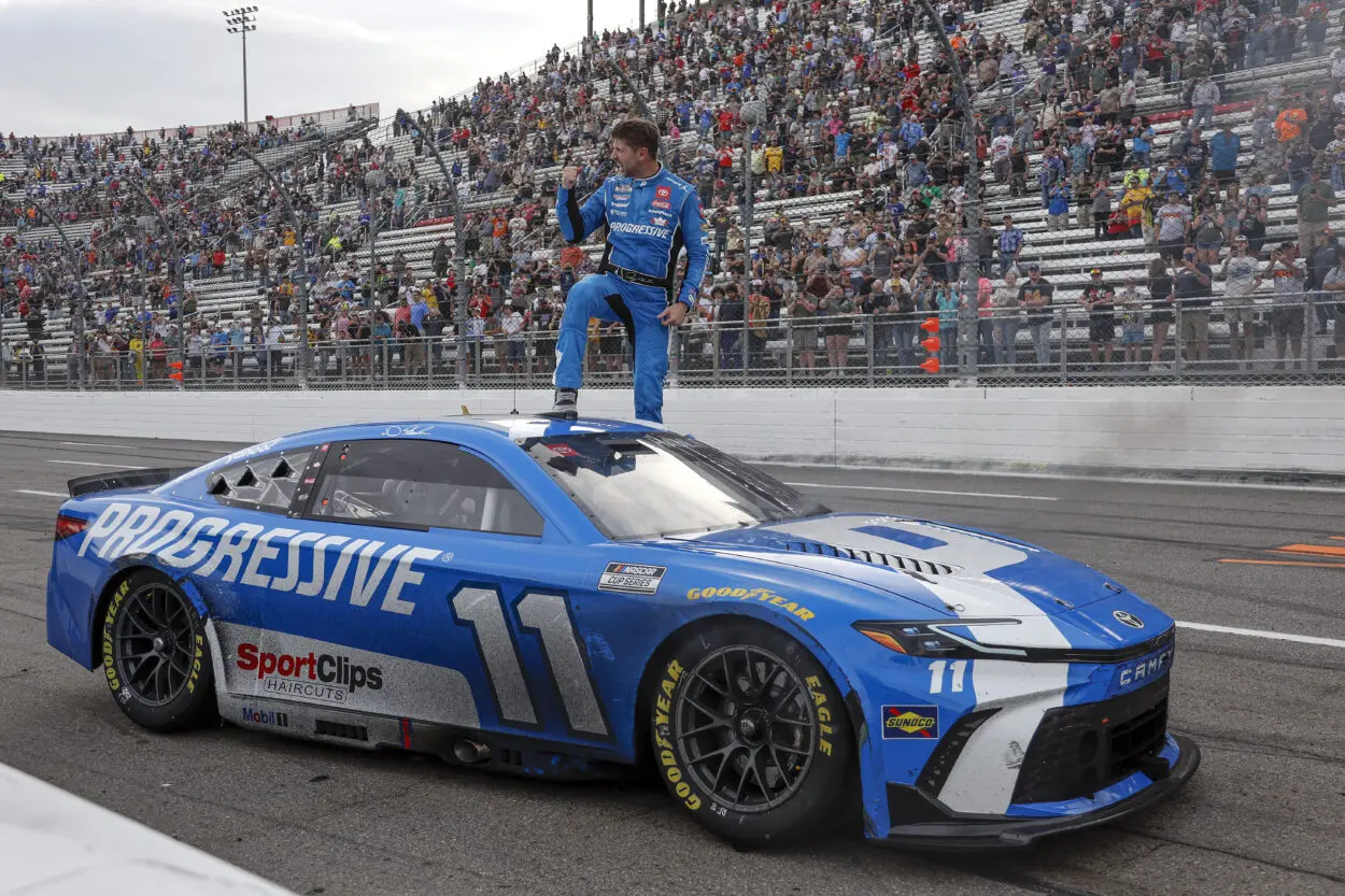 NASCAR | Cup Series, Martinsville #1 2025: Hamlin rompe il digiuno dominando