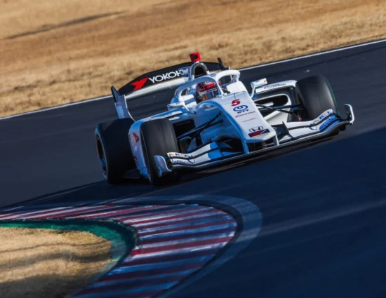 Super Formula | Suzuka #1 2025: Makino vince la gara domenicale grazie alla strategia ma è sotto investigazione