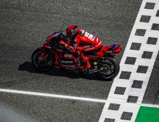 MotoGP | GP Thailandia 2025, Gara: Marc Márquez gioca con gli avversari e fa doppietta a Buriram