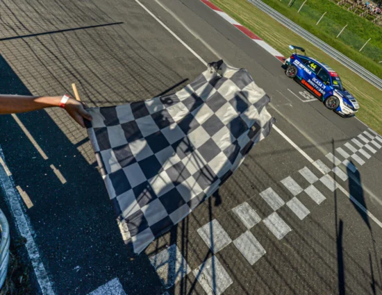 TCR South America | Rosario 2025, Gara 1: la stagione inizia nel segno di Leonel Pernía