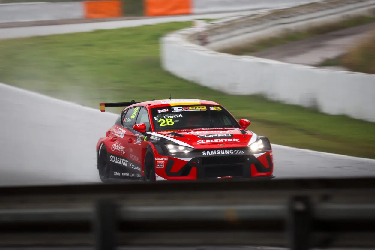 TCR Spain | Barcellona #1 2025, Gara 2: Gené magistrale sotto il bagnato ottiene il primo successo