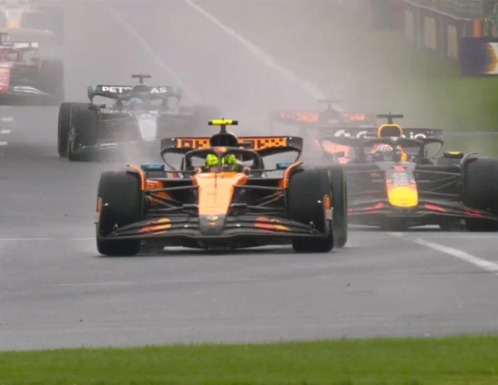 F1 | GP Australia 2025, gara: tra pioggia e incidenti la spunta Norris su Verstappen e Russell. Albon 4°, Antonelli 5°! Il rischio Ferrari non paga: Leclerc 8°, Hamilton 10°