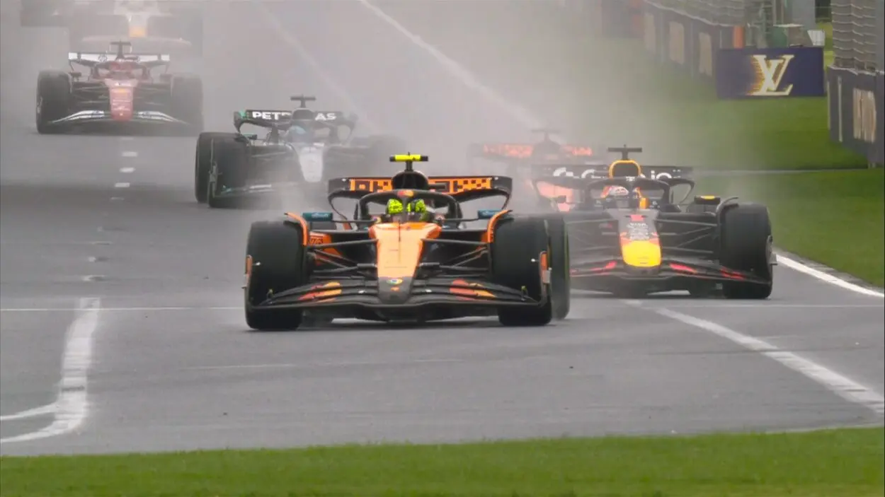 F1 | GP Australia 2025, gara: tra pioggia e incidenti la spunta Norris su Verstappen e Russell. Albon 4°, Antonelli 5°! Il rischio Ferrari non paga: Leclerc 8°, Hamilton 10°