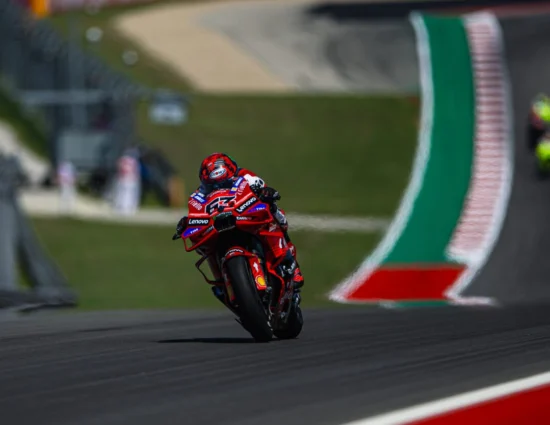 MotoGP | GP Americhe 2025, gara: Bagnaia porta a casa la vittoria in una gara caotica. Marc Márquez a terra