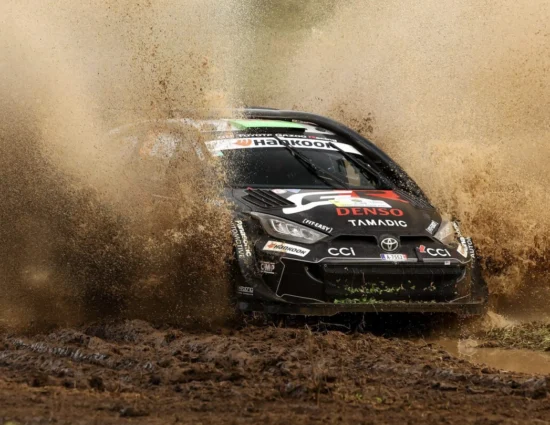 WRC | Rally Safari 2025, PS11-13: doppia foratura per Rovanperä, Evans ad un minuto e mezzo di margine
