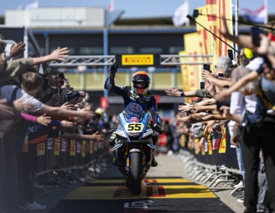 SBK | Round Olanda 2025: Un problema tecnico nega (di nuovo) la gioia a Bulega. Andrea Locatelli conquista in Gara 2 la sua prima vittoria in carriera!