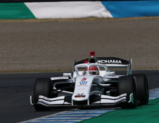 Super Formula | Motegi 2025: Tadasuke Makino domina la gara del sabato. Doppietta Docomo Team Dandelion con Ohta 2°