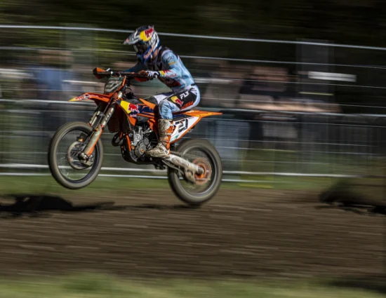 MX2 | GP Svizzera 2025: Längenfelder completa la doppietta in gara-2, Adamo è secondo ma giù dal podio