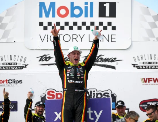NASCAR | Xfinity Series, Darlington #1 2025: Brandon Jones torna alla vittoria battendo tutti i big