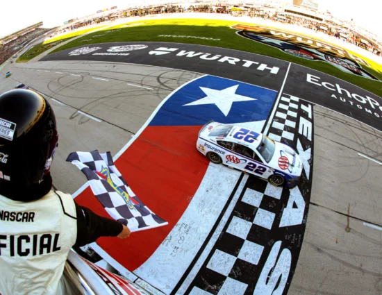 NASCAR | Cup Series, Texas 2025: Logano vince rimontando dal 27° posto!