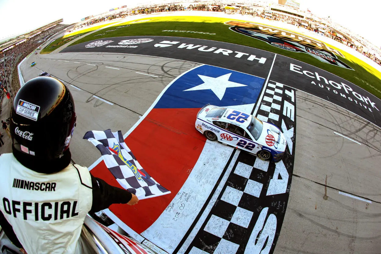 NASCAR | Cup Series, Texas 2025: Logano vince rimontando dal 27° posto!