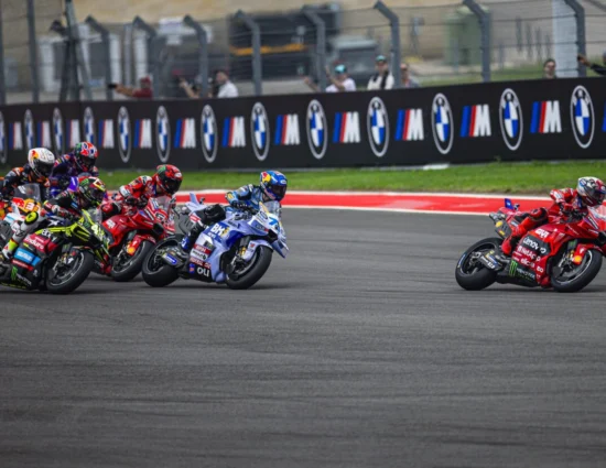 MotoGP | GP Americhe 2025: il caos alla prima partenza, la bandiera rossa ed il regolamento non rispettato. Webb: “Scelta dovuta a ragioni di sicurezza”