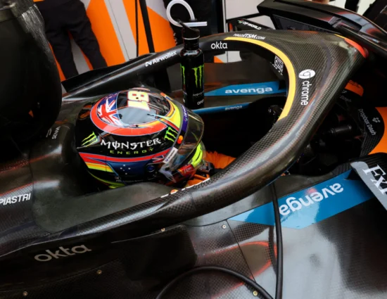 F1 | GP Bahrain 2025, qualifiche: Piastri in Pole su Russell e Leclerc. Gasly stupisce, 5° davanti a Norris e Verstappen. Hamilton disperso, 9°