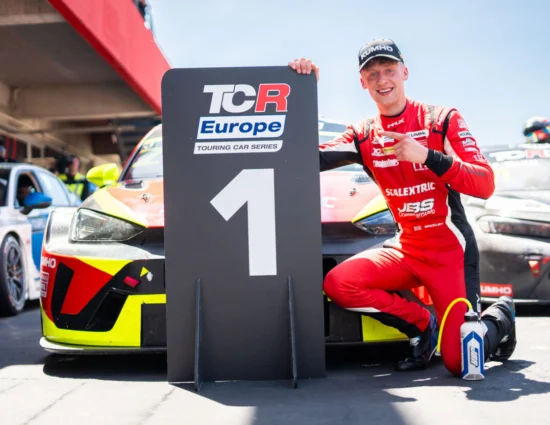 TCR Europe | Portimão 2025, Jenson Brickley: “Non dico sia stata semplice, ma non è stata una vittoria difficile”