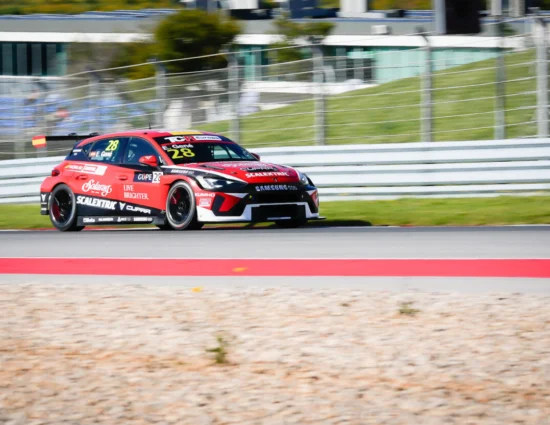 TCR Europe | Portimão 2025, Penalità Gara 1: Gené colpevole nel contatto con Jelmini, perde il podio. Teddy Clairet sale terzo