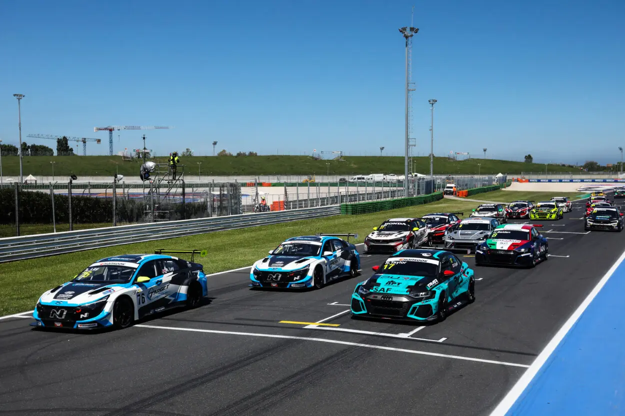 TCR Italy | Anteprima stagione 2025: Nicolas Taylor cerca la riconferma in una griglia più piccola e stravolta
