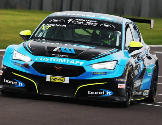 TCR UK | Donington #2 2025, Gara 1: Una partenza anticipata nega a Burns il successo al debutto. Hutchison eredita la vittoria
