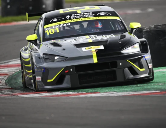 TCR UK | Donington #2 2025, Penalità: Newsham perde il podio in Gara 1, Burns beffato anche in Gara 2, primo trionfo in carriera per Sam Laidlaw