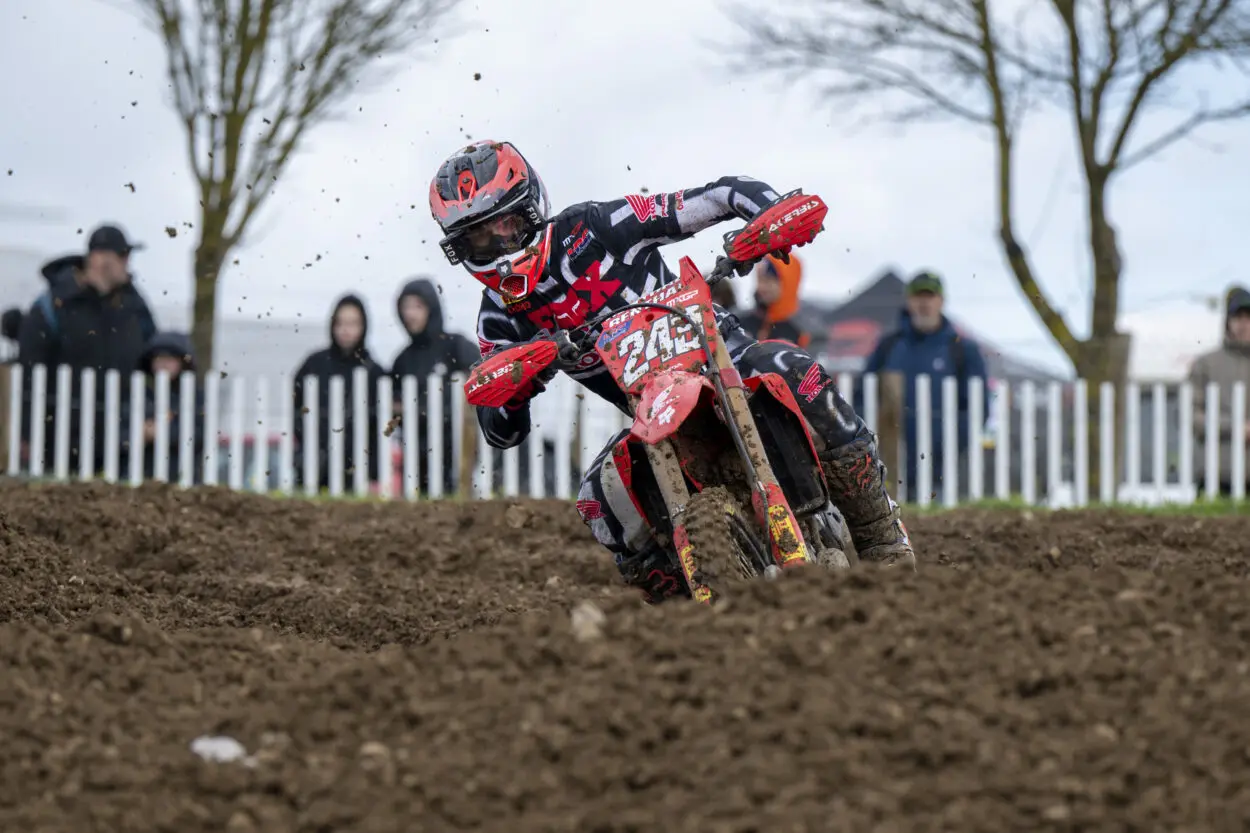 MXGP | GP Sardegna 2025: Gajser batte Coenen in volata nella gara di qualifica