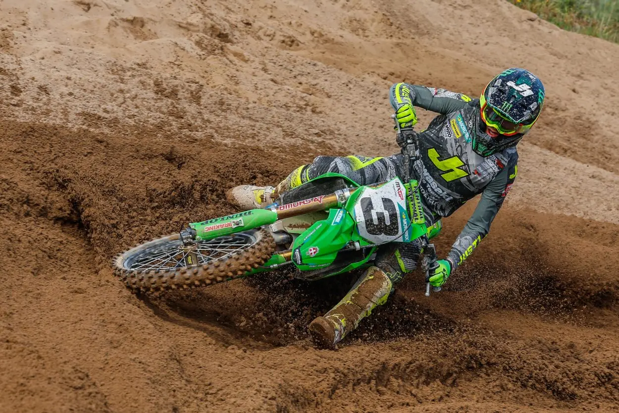 MXGP | GP Sardegna 2025: Febvre torna al successo, Coenen spreca tutto
