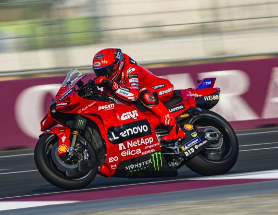 MotoGP | GP Qatar 2025, Qualifiche: Marc Márquez sigla una pole position da record. Bagnaia cade, solo 11°