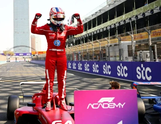 F1 Academy | GP Arabia Saudita 2025, gara 2: vittoria per Maya Weug, Chambers (penalizzata) è seconda, terza Doriane Pin