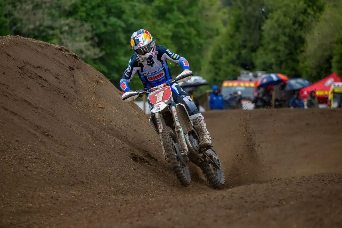 MX2 | GP Spagna 2025: de Wolf vince all’ultimo respiro, Adamo secondo