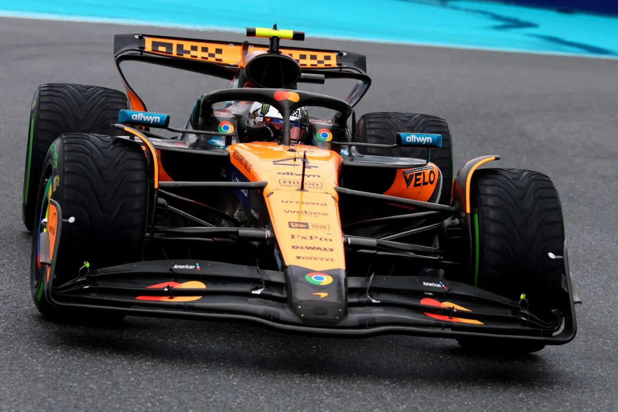 F1 | GP Miami 2025, Sprint: nel disagio (e dopo pioggia e Safety Car) la spunta Norris su Piastri. Jolly Hamilton (3°), Verstappen penalizzato e ultimo, Antonelli 10°